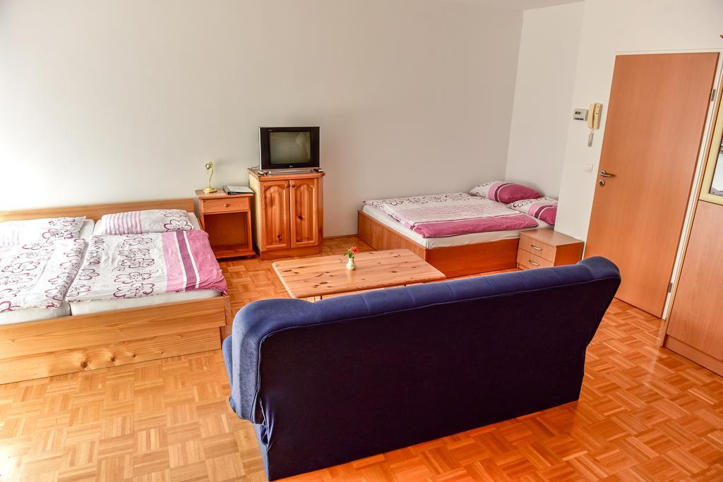 Apartments And Studios Perunika Moravske Toplice Exterior foto